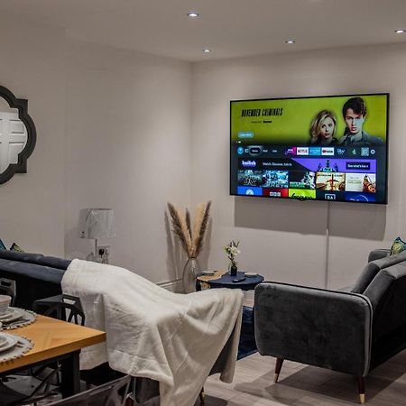 Bv Comfy Spacious 3 Bedroom House At Tatton Street Manchester Bagian luar foto