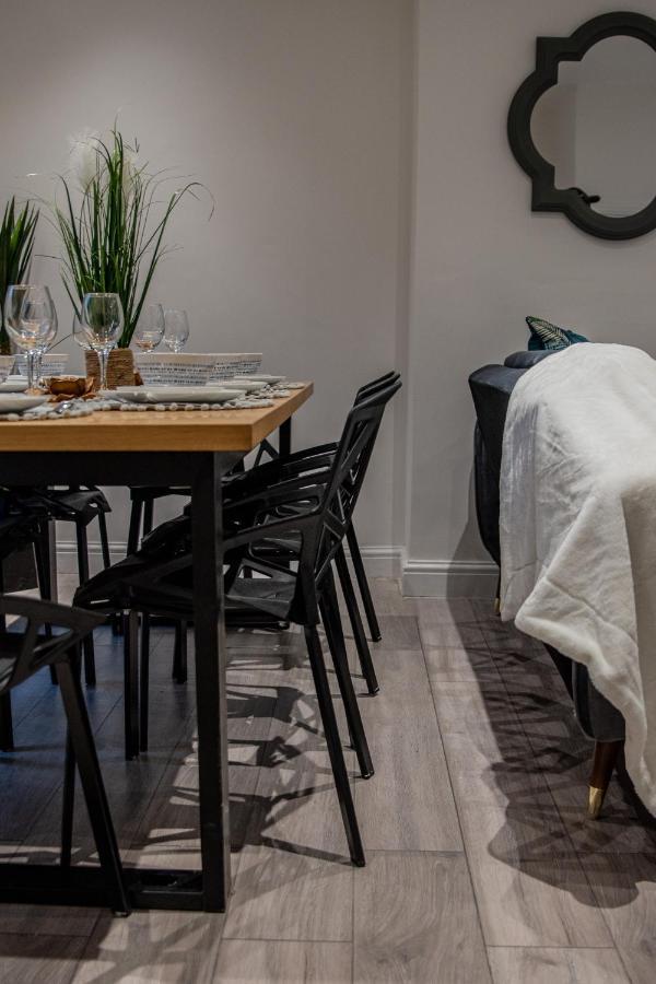 Bv Comfy Spacious 3 Bedroom House At Tatton Street Manchester Bagian luar foto