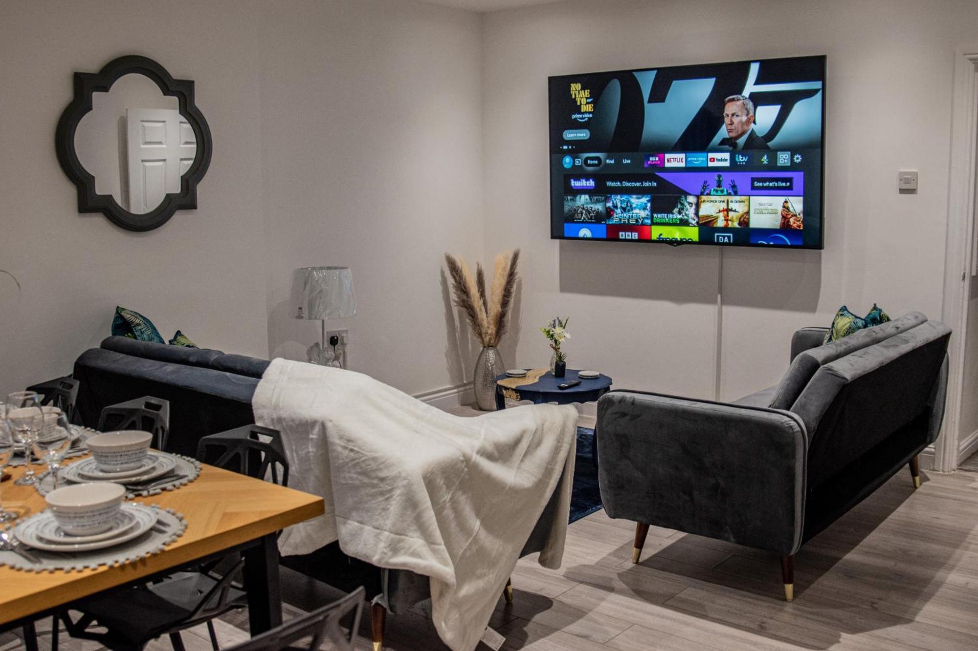 Bv Comfy Spacious 3 Bedroom House At Tatton Street Manchester Bagian luar foto
